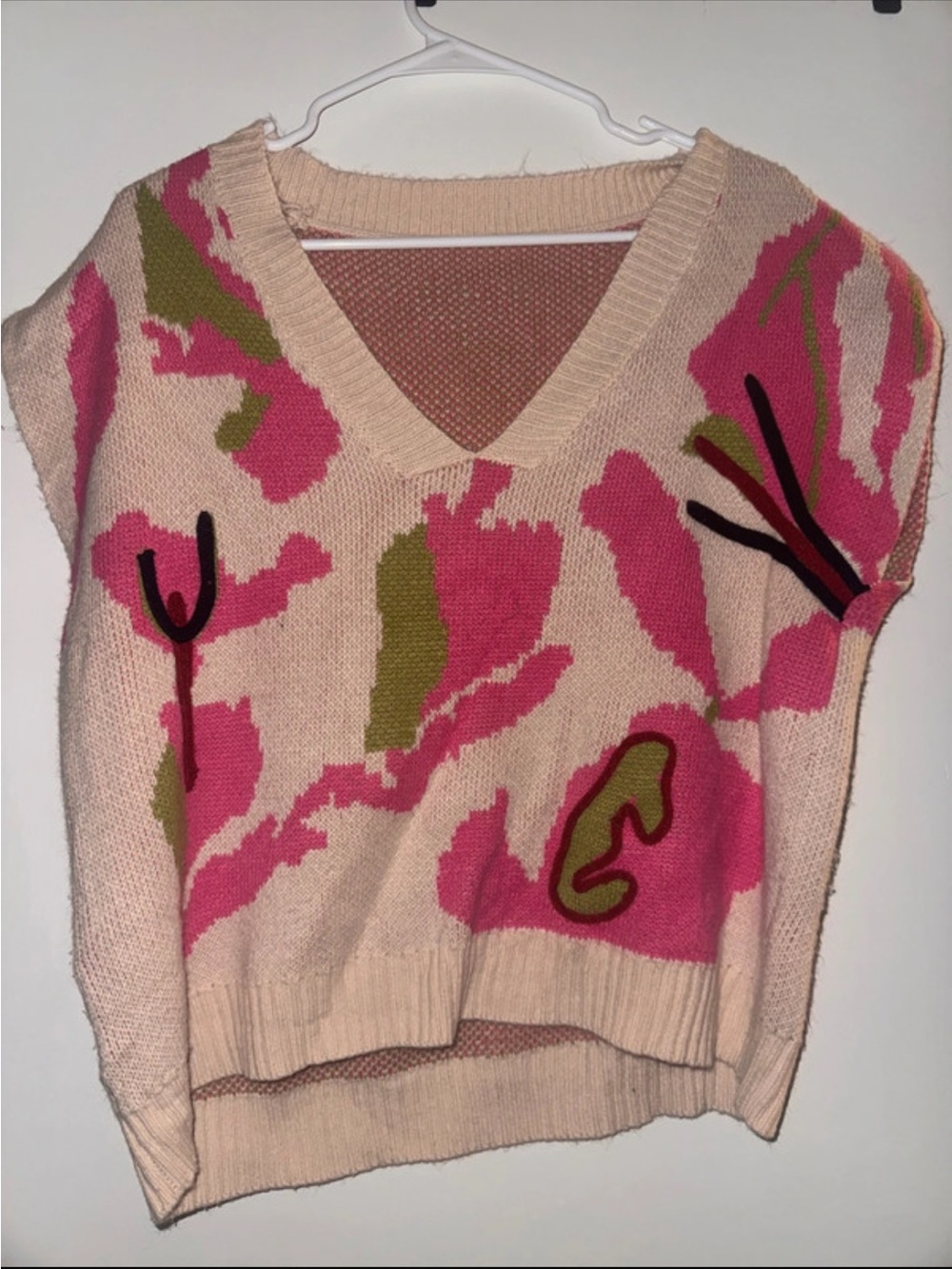 SHEIN Cream Pink Abstract V-Neck Knit Vest